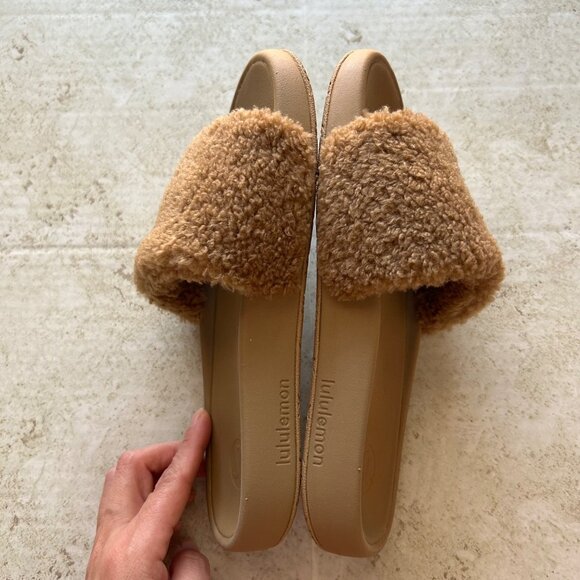 Lululemon Womens Fleece-Trimmed Slides Tan Beige Size 6 Comfort Slip-On Sandals - Picture 5 of 10